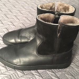 Women’s Frye booties with fur